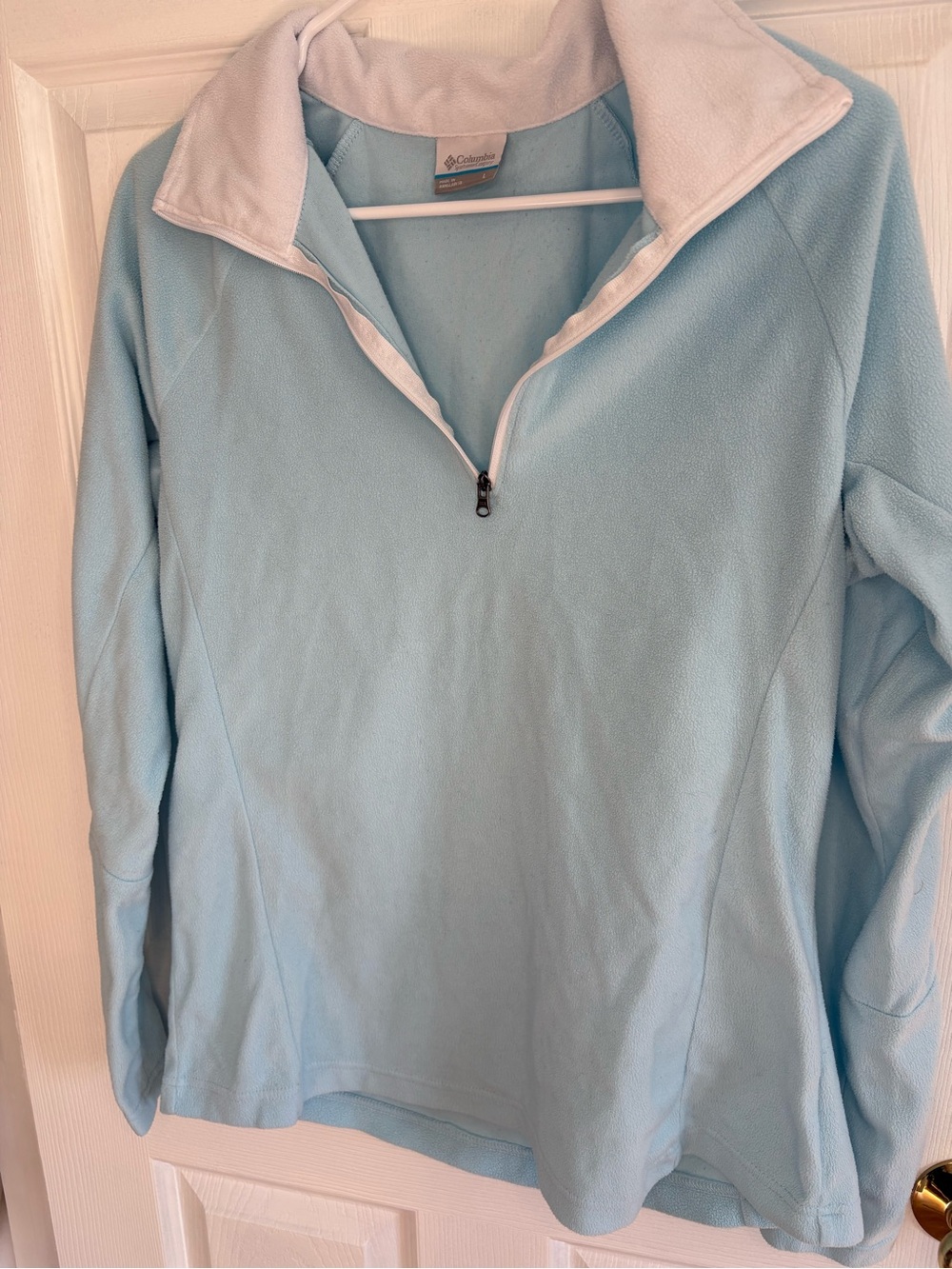 Columbia Light Blue Quarter-Zip Pullover with White Contrast Collar